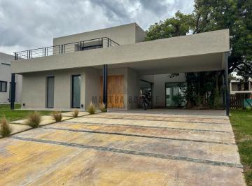 Casa · 246m² · 5 Ambientes · 2 Cocheras · Casa en Venta en La Calesa, Pilara, Pilar