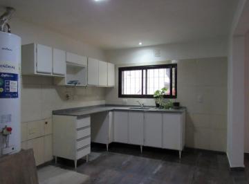 Casa · 95m² · 5 Ambientes · 1 Cochera · Casa en Funes Centro 2 Hab.