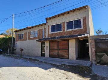 Casa · 158m² · 4 Ambientes · 1 Cochera · Casa de Tres Dorm., Dos Baños, Cochera, Deposito. Lamadrid Entre Cochabamba y San Lorenzo