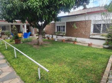 JAP-JAP-1898_2 · Venta de Casa 4 Ambientes con Cochera en Villa Luzuriaga
