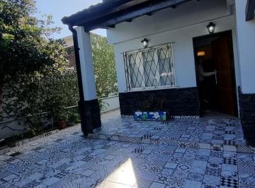 Casa · 200m² · 6 Ambientes · 1 Cochera · Casa en Victoria