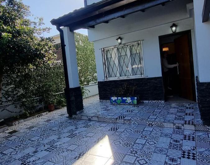 Casa · 200m² · 6 Ambientes · 1 Cochera
