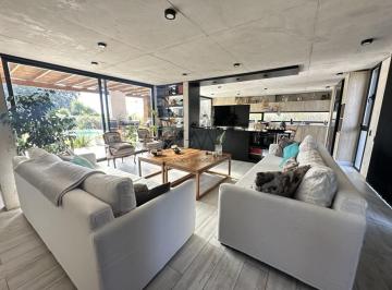 Casa · 180m² · 5 Ambientes · Casa en Venta en Arenas del Sur