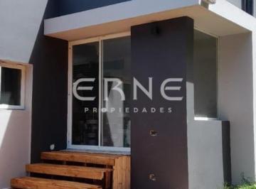 Casa · 64m² · 2 Ambientes · 3 Cocheras · Moderna Casa en Centro de Sierra de Los Padres