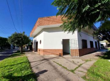 Casa de 5 ambientes, Hurlingham · 3 Departamentos de 2 y 3 Amb. Ideal Inversor.