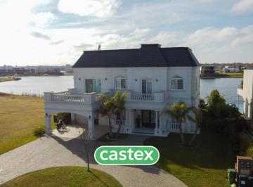 Casa · 380m² · 6 Ambientes · 1 Cochera · Casa de 4 Dorm. Al Lago en Venta, Barrio Muelles, Puertos