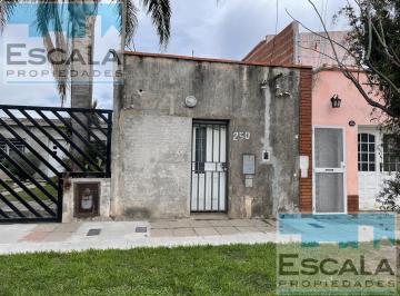 Casa · 210m² · 1 Ambiente · Terreno Interno Casa en Venta Barrio Belgrano