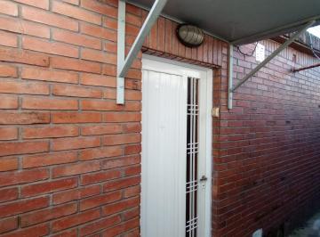 Ingreso · Vendo Departamento de Pasillo - 1 Dormitorio - Patio