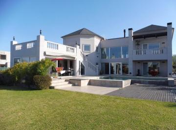 Casa · 455m² · 5 Ambientes · 2 Cocheras · Casa en Albanueva con Muelle en Barrio Nautico