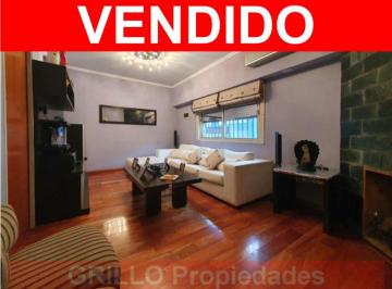 Casa de 6 ambientes, Mataderos · Guardia Nacional 2502. Casa Cuatro Ambientes en Lote Propio. 141 m². Cochera.