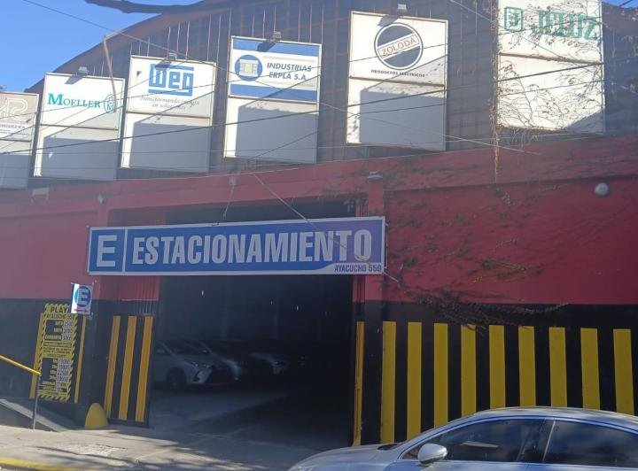 Bodega-Galpón · 690m² · 7 Ambientes