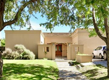 Casa · 196m² · 5 Ambientes · Casa en Venta en San Marco - Villanueva