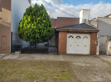 Casa · 140m² · 3 Ambientes · 1 Cochera · Casa en Ramos Mejia