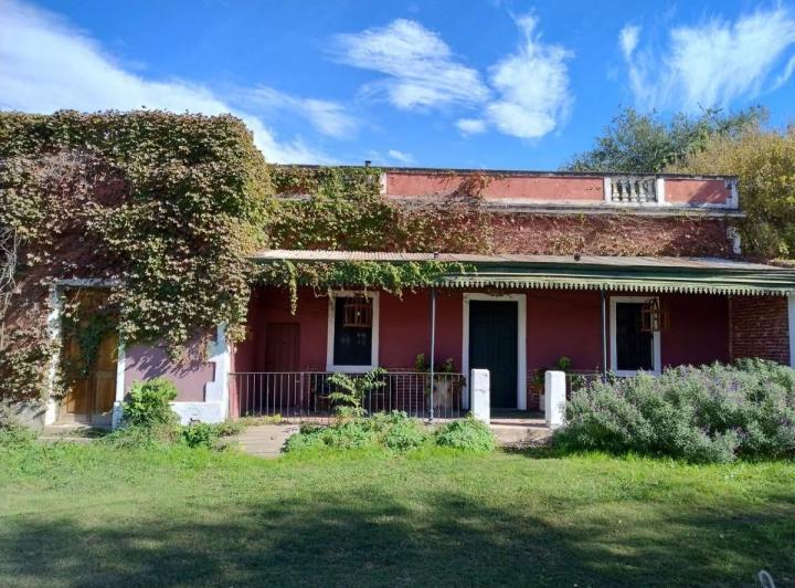 Casa · 240m² · 2 Dormitorios