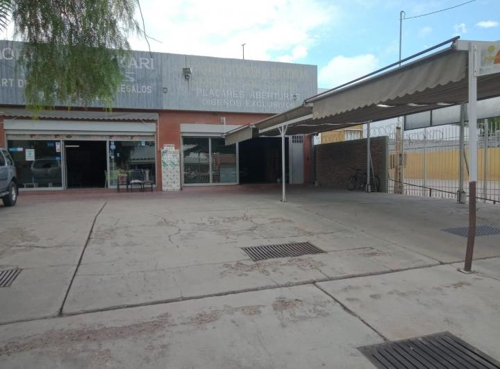 Local comercial · 675m²