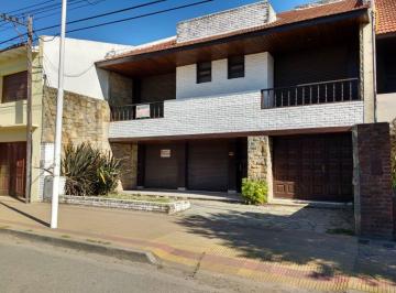 Casa · 265m² · 4 Dormitorios · 1 Cochera · Casa - Tandil