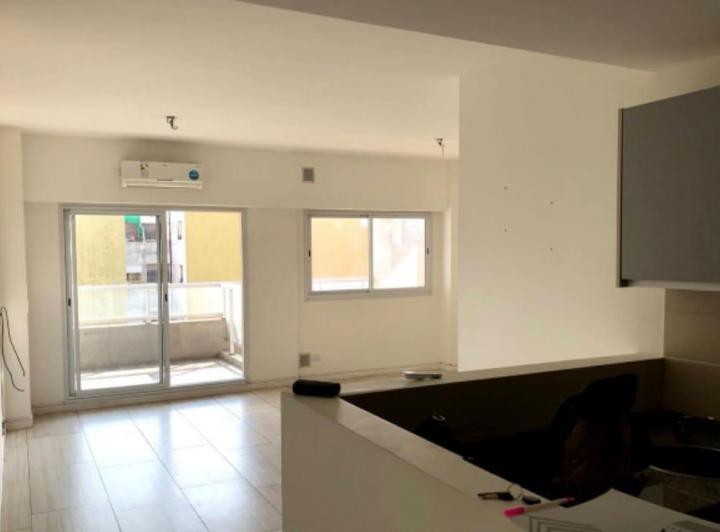 Dpto. Ambiente y Medio con Balcón Aterrazado 44 m