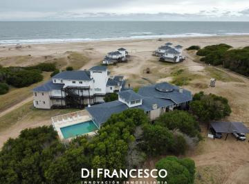 Departamento · 68m² · 2 Ambientes · 1 Cochera · Departamento en Venta Frente Al Mar en Mar de Las Pampas - Full Amenities