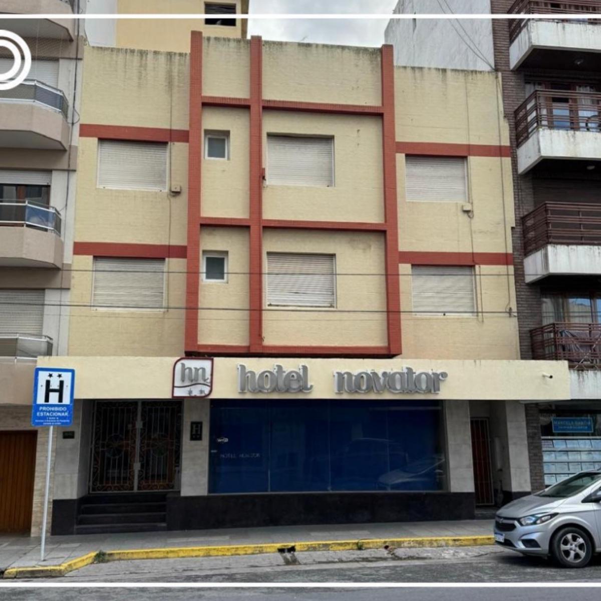 Hotel a Metros de la costa en Zona de La Perla 36 habitaciones con sus baños privados