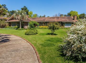 Casa · 700m² · Exclusiva Quinta en Maschwitz: con Potencial Único de 9775 m² Formado por 8 Lotes de 1200 m² Aprox.