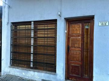 PH · 42m² · 2 Ambientes · PH Al Frente 2 Amb. C/patio en Alquiler Sin Expensas¡- Santiago del Estero 1500 - Lanus Oeste