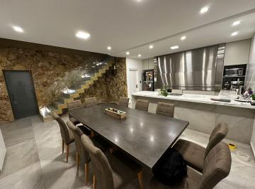 Casa · 300m² · 9 Ambientes · 2 Cocheras · Imponente Casa de 3 Dorm. - Piscina, Cava Subterránea, Gimnasio y Mucho Más!