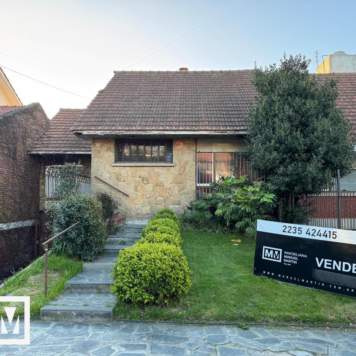 Chalet 7 amb, 450m² con garage para 3 autos — Divino Rostro