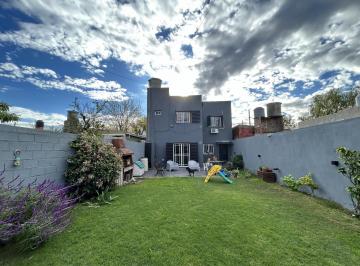 Casa · 150m² · 4 Ambientes · 1 Cochera · Casa en Venta de 3 Dorm. en Tolosa