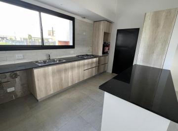 Casa · 167m² · 4 Ambientes · 2 Cocheras · Hermosa Casa de 3 Dorm. - Don Mateo - Funes