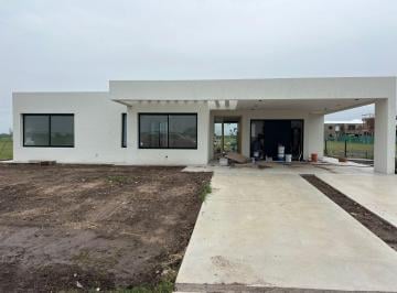 Casa · 180m² · 5 Ambientes · Casa en Vida Club de Campo Entrega Marzo
