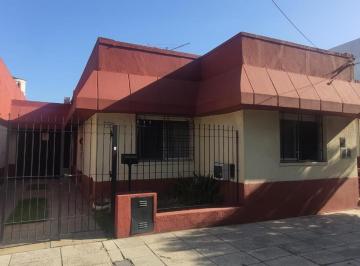 RAL-RAL-29_2 · Casa Americana 3 Dorm y Fondito - Posible Lote Para Edificio