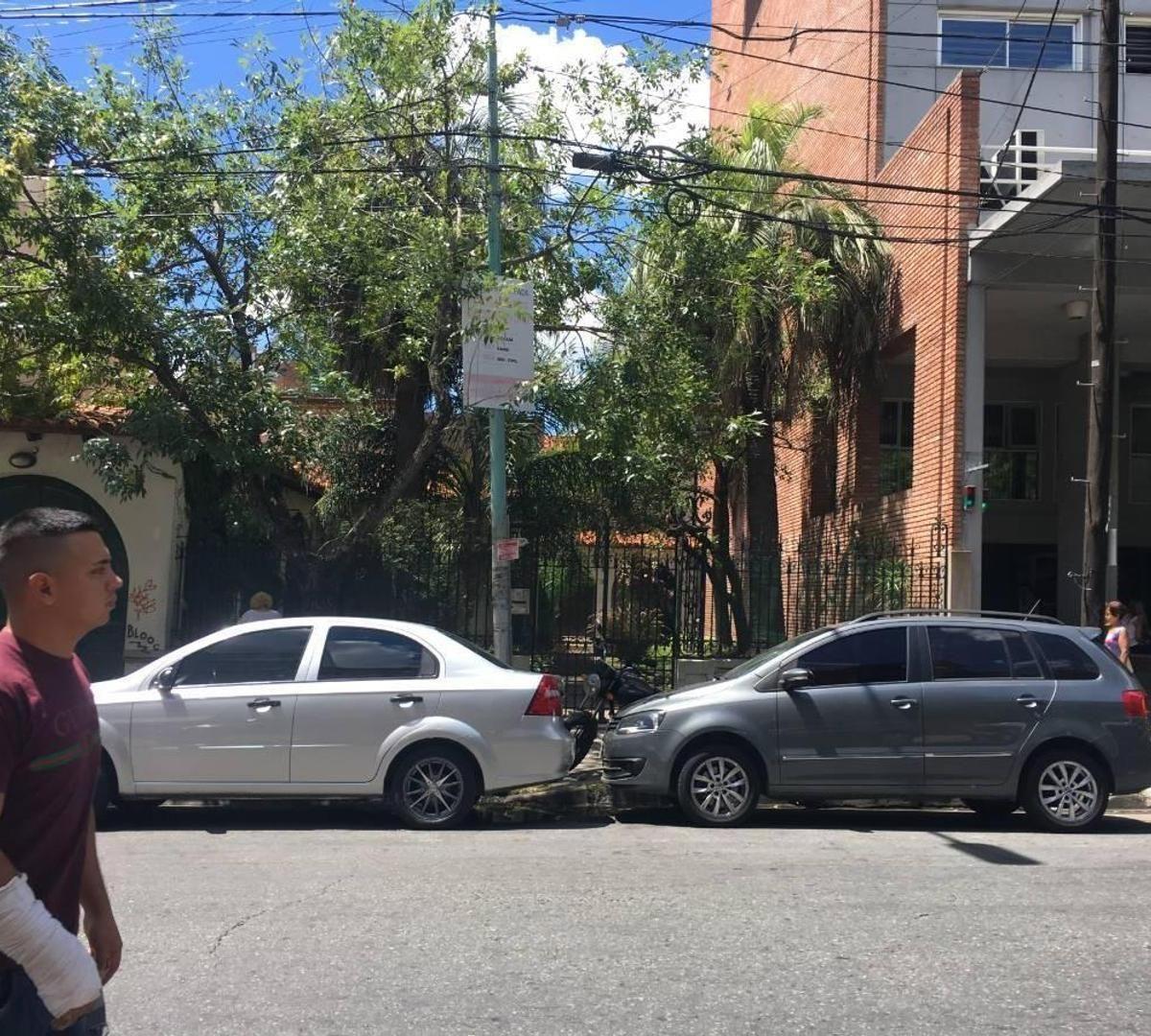 Republica Oriental del Uruguay 150. Entre Av. rivadavia y Almte. guillermo brown
