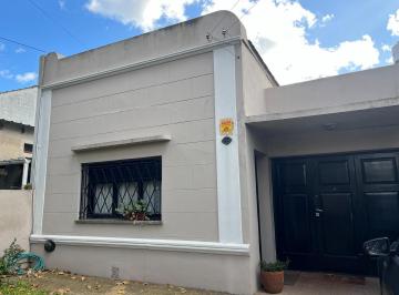 Casa · 215m² · 5 Ambientes · 2 Cocheras · Adrogue Casa Lote de Terreno 8.66 X 59 C/4 Dorm.