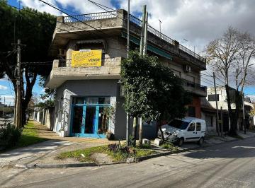 Edificio · 200m² · 3 Ambientes · 5 Cocheras · 2 Departamentos + 3 Locales Comerciales + 100 Mtrs Libres!