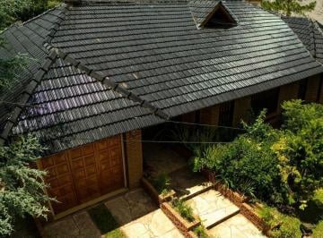Casa · 380m² · 5 Ambientes · 4 Cocheras · Imponente Chalet, Centro de Villa de Merlo S/lote 2250 m²