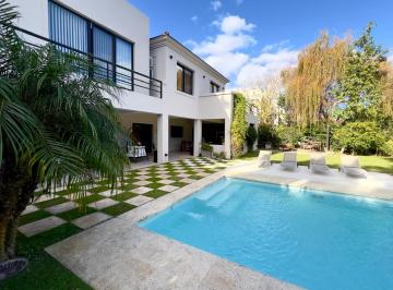 Casa de 5 ambientes, Berazategui · Casa | Venta | Abril Club de Campo