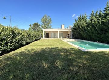 Casa · 112m² · 4 Ambientes · 4 Cocheras · Casa Venta Moderna Luminosa Dos Dorm. Jardin Piscina Barrio Las Tardes Roldan