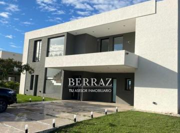 Casa · 205m² · 5 Ambientes · 4 Cocheras · Casa Venta 5 Ambientes en Altos de Campo Grande Pilar Lote de 803 m²