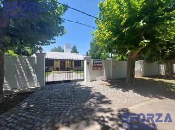 Casa · 1688m² · 3 Ambientes · Venta de Casa Quinta Tres Ambientes en Los Polvorines
