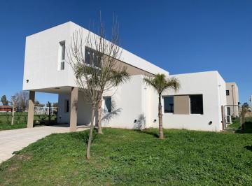 Casa de 4 ambientes, Pilar · Casa con Pileta en Venta en San Tomas - Pilar