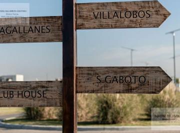 Terreno · 700m² · Lote a Laguna en Venta - Barrio Magallanes