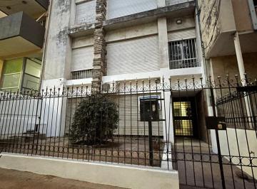 Departamento de 3 ambientes, Córdoba · Venta B° Guemes Semipiso 2 Hab + Dependencia y Patio