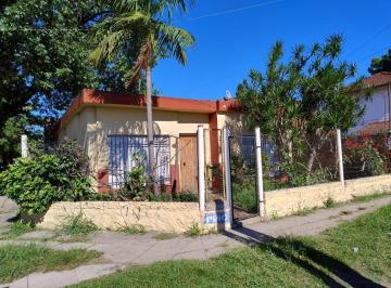 Casa · 150m² · 3 Ambientes · 1 Cochera · Casa en Pino Al 100, Adrogué