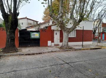 OLM-OLM-59_2 · Amplia Casa con Jardin y Entrada de Auto.