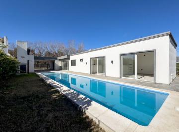 Casa · 134m² · 3 Ambientes · 2 Cocheras · Venta/permuta - Casa de Diseño - a Estrenar con Pileta - Las Tardes, Roldán