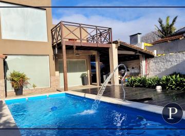 Casa · 225m² · 5 Ambientes · 1 Cochera · Chalet 5 Amb con Piscina en Divino Rostro