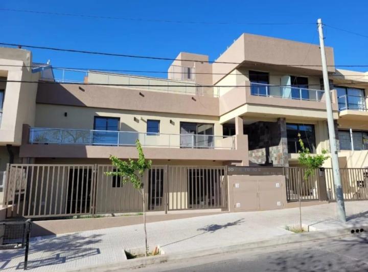 Departamento · 61m² · 8 Ambientes · 1 Cochera
