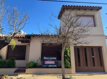 Casa · 4 Ambientes · 1 Cochera · Casa en San Pedro Al 500