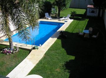 Casa · 320m² · 6 Ambientes · 3 Cocheras · Hermoso Chalet en Castelar