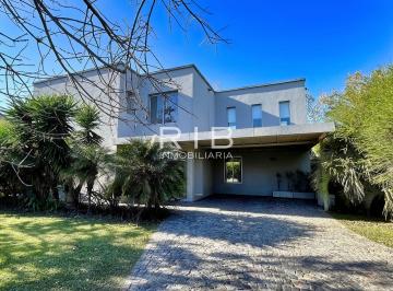 Casa de 5 ambientes, Pilar · Impecable y Moderna Propiedad con 4 Dorm.